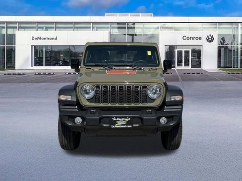 Used 2025 Jeep Wrangler Sport AWD/4WD image 2