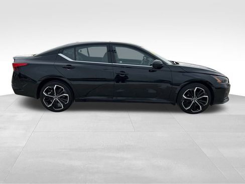 Used 2024 Nissan Altima 2.5 SR image 10