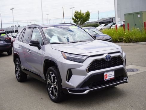 Used 2024 Toyota RAV4 XSE w/ Weather Package AWD/4WD image 1