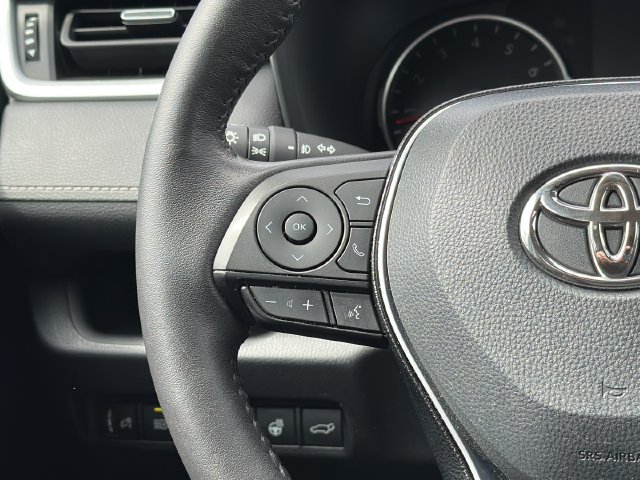 Used 2021 Toyota RAV4 XLE Premium AWD/4WD image 31