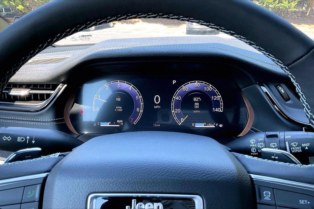 New 2027 Jeep Grand Cherokee Altitude AWD/4WD image 10