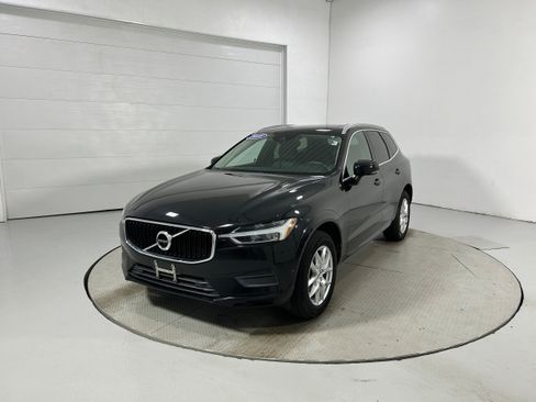 Used 2018 Volvo XC60 T5 Momentum w/ Vision Package AWD/4WD image 19