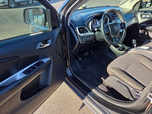 Used 2019 Dodge Journey SE image 11