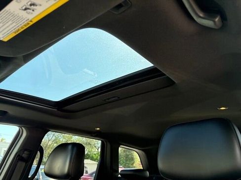 Used 2019 Jeep Grand Cherokee Altitude image 12