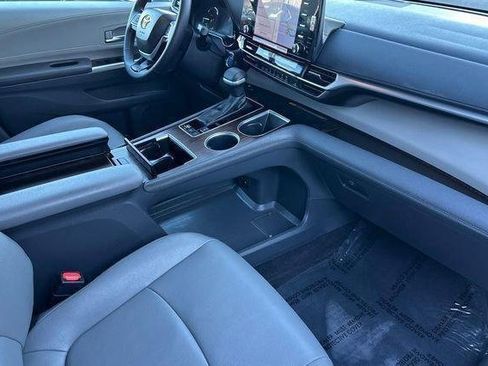 Used 2024 Toyota Sienna XLE w/ XLE Plus Package image 21