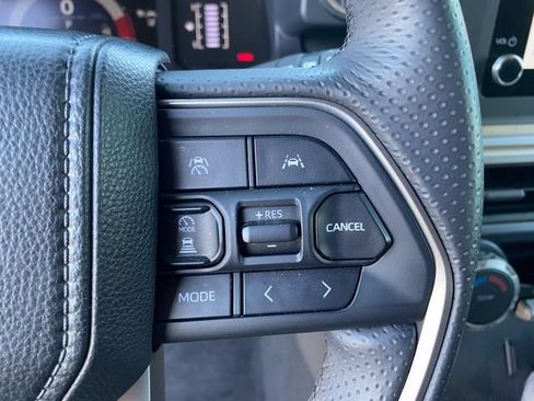 Used 2025 Toyota 4Runner SR5 AWD/4WD image 28