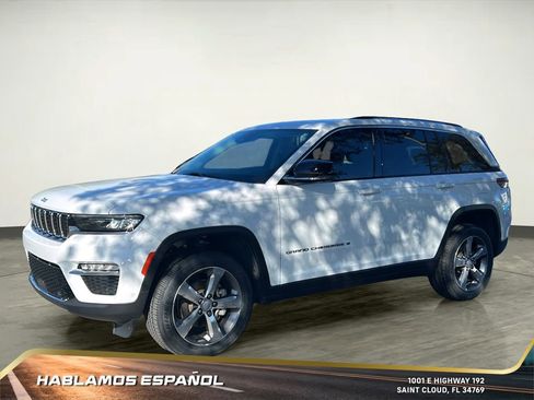 Used 2022 Jeep Grand Cherokee Limited w/ Luxury Tech Group II image 2