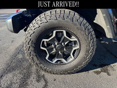 Used 2023 Jeep Gladiator Rubicon w/ Cold Weather Group image 5