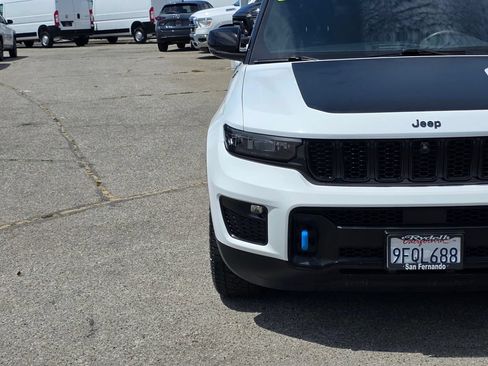 Used 2022 Jeep Grand Cherokee Trailhawk AWD/4WD image 3