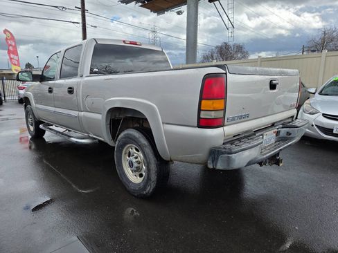 Used 2005 GMC Sierra 2500 SLT w/ Heavy-Duty Power Package image 2