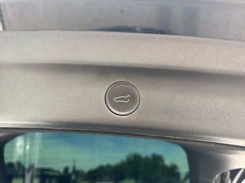 Used 2023 Tesla Model Y Performance AWD/4WD image 8