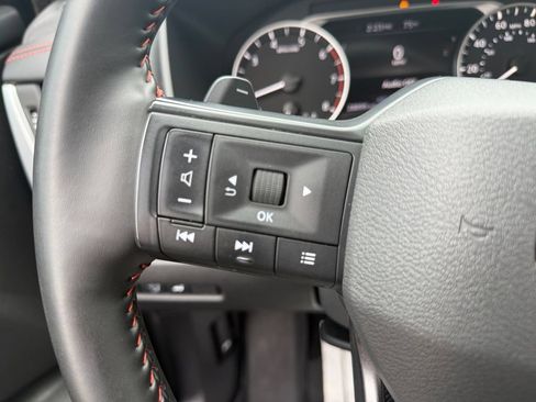 Used 2025 Nissan Rogue SV AWD/4WD image 23
