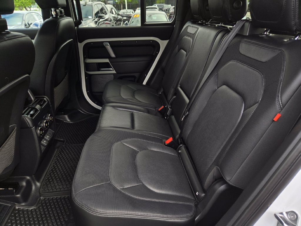 Used 2024 Land Rover Defender 110 X-Dynamic SE AWD/4WD image 13