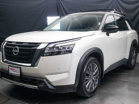 Used 2023 Nissan Pathfinder SL w/ SL Premium Package AWD/4WD image 6