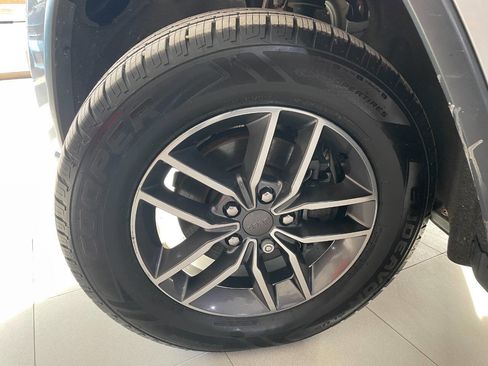 Used 2019 Jeep Grand Cherokee Limited w/ Trailer Tow Group IV image 12