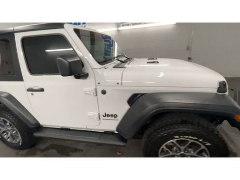 Used 2024 Jeep Wrangler Sport S image 2