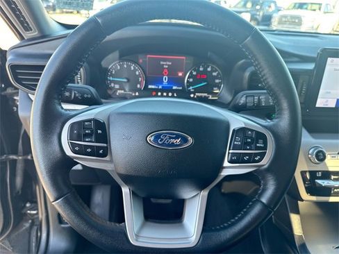 Used 2021 Ford Explorer XLT image 15