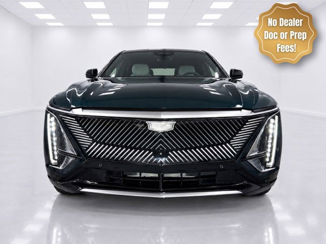 Used 2024 Cadillac Lyriq Luxury w/ LPO, Floor Liner Package AWD/4WD image 2