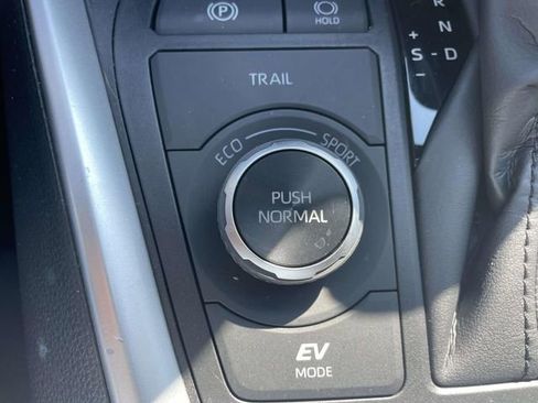 Used 2025 Toyota RAV4 XLE AWD/4WD image 29