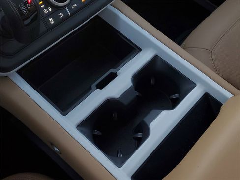 New 2026 Land Rover Defender 130 X-Dynamic SE image 25