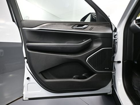 Used 2022 Jeep Grand Cherokee Limited 4xe image 18