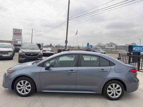 Used 2022 Toyota Corolla LE image 4