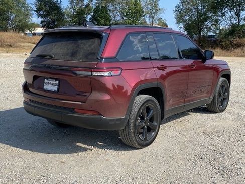 Used 2023 Jeep Grand Cherokee Limited w/ Black Appearance Package AWD/4WD image 3
