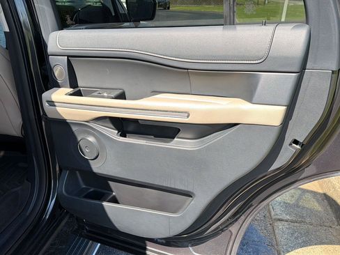 Used 2024 Ford Expedition Limited RWD image 16
