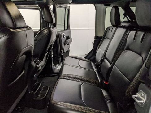 Used 2023 Jeep Wrangler Unlimited Sahara AWD/4WD image 19