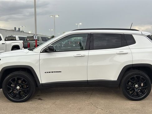 Used 2022 Jeep Compass Latitude image 4