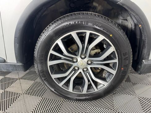 Used 2018 Mitsubishi Outlander ES image 41