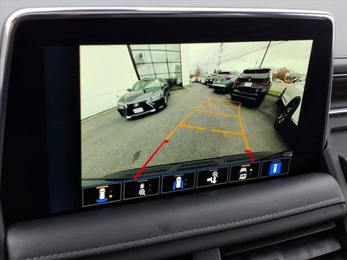 Used 2022 Chevrolet Tahoe Z71 w/ Luxury Package image 20