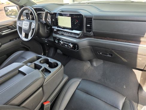 Used 2024 GMC Sierra 1500 SLT image 29