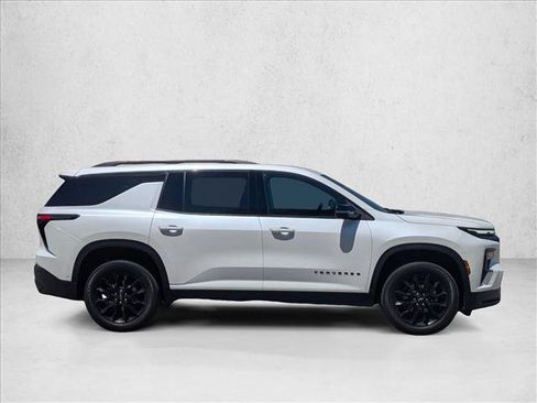 Used 2024 Chevrolet Traverse LT w/ Enhanced Driving Package FWD image 4