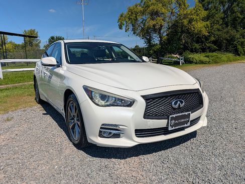 Used 2017 INFINITI Q50 Signature Edition w/ All Weather Package (L93) AWD/4WD image 3