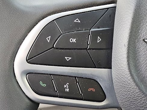 Used 2023 Chrysler Pacifica Touring-L image 15