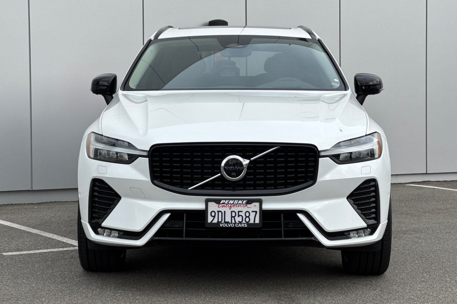 Used 2023 Volvo XC60 B5 Ultimate w/ Climate Package FWD image 8
