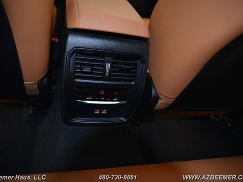 Used 2024 BMW 330i Sedan w/ Convenience Package image 27