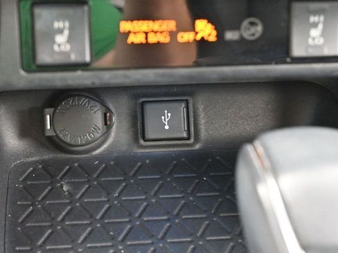 Used 2022 Toyota RAV4 XSE AWD/4WD image 25