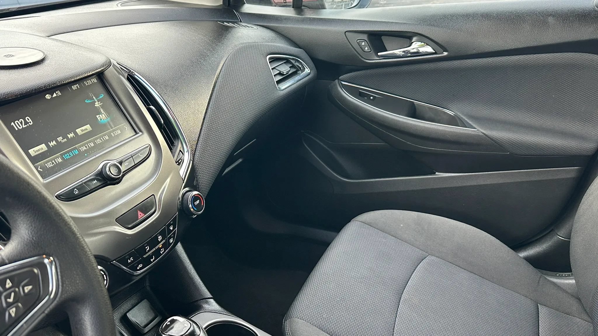 Used 2018 Chevrolet Cruze LT FWD image 13