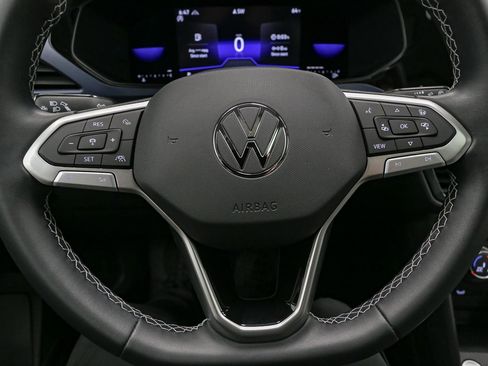 Certified 2022 Volkswagen Taos SE w/ Panoramic Sunroof Package image 40