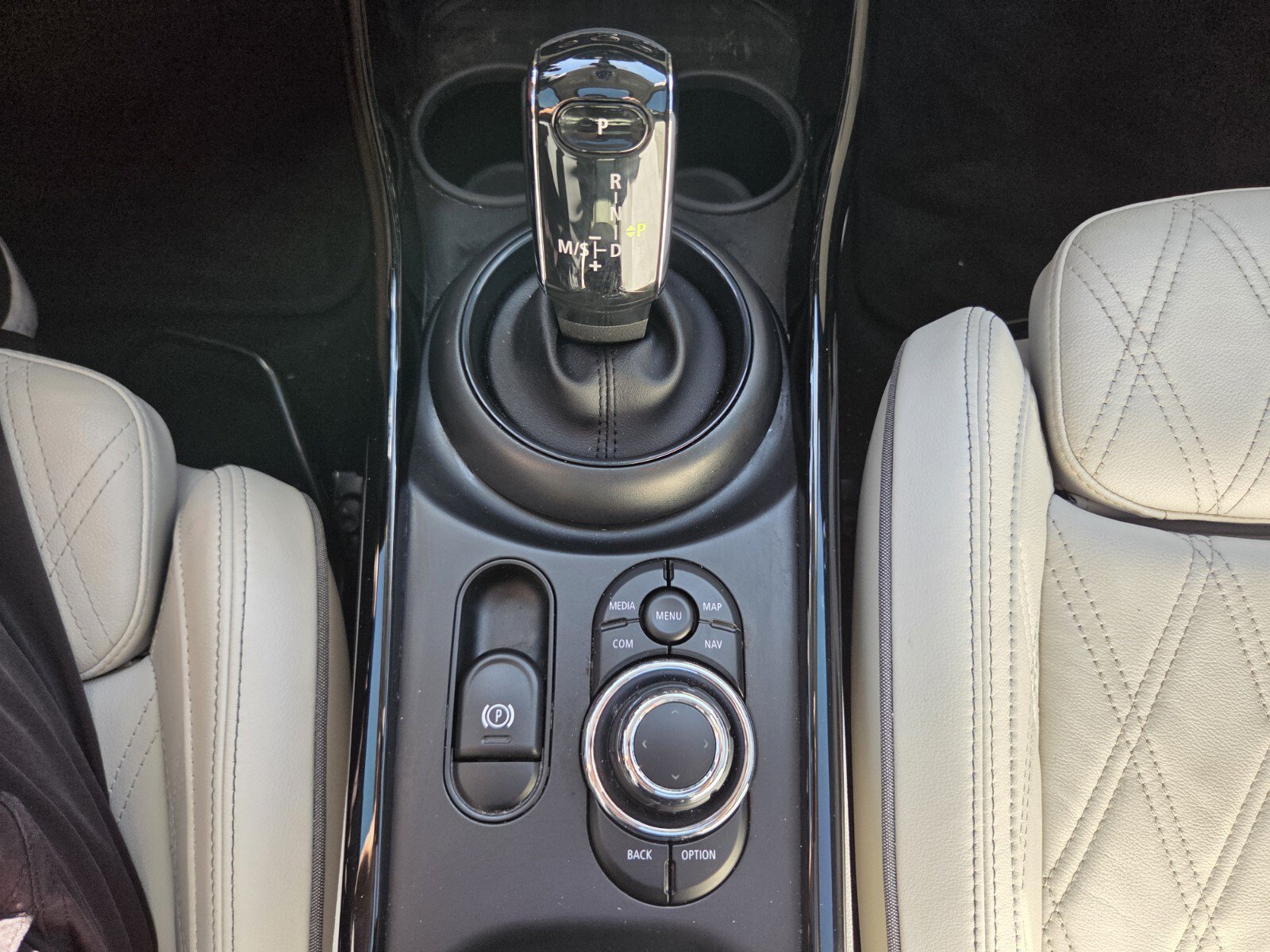 Used 2024 MINI Cooper Clubman S w/ Signature Upholstery Package FWD image 27