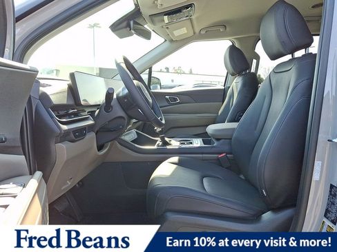 New 2026 Kia Carnival EX image 9