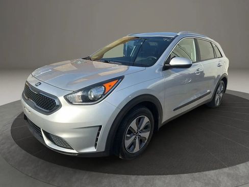 Used 2019 Kia Niro LX image 1