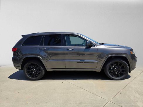Used 2020 Jeep Grand Cherokee Altitude RWD image 2