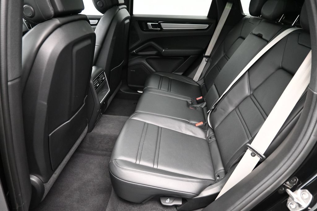 Certified 2023 Porsche Cayenne Platinum Edition AWD/4WD image 7