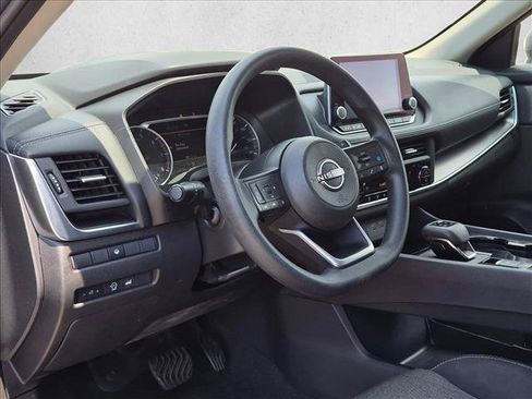 Used 2024 Nissan Rogue SV FWD image 5