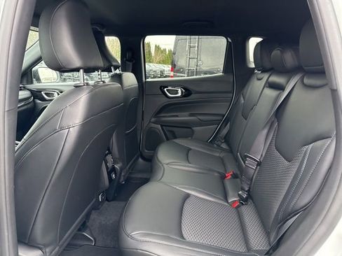 New 2026 Jeep Compass Latitude image 9