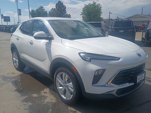Used 2025 Buick Encore GX Preferred AWD/4WD image 4