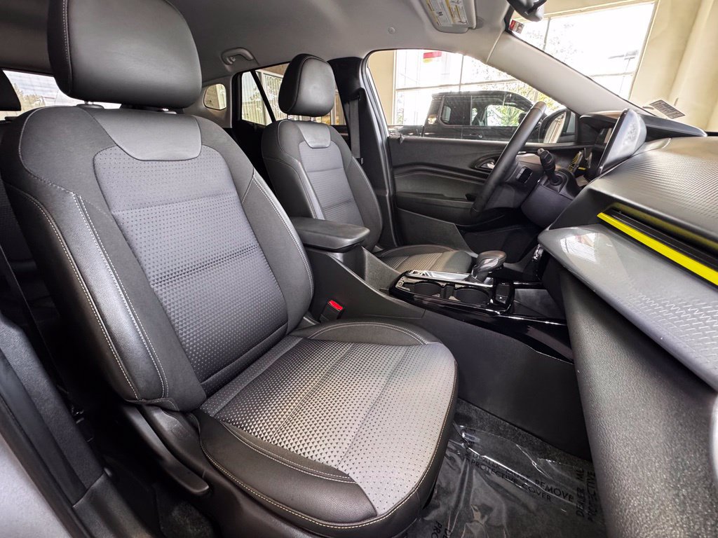 Used 2025 Chevrolet Trax LT w/ Driver Confidence Package FWD image 41